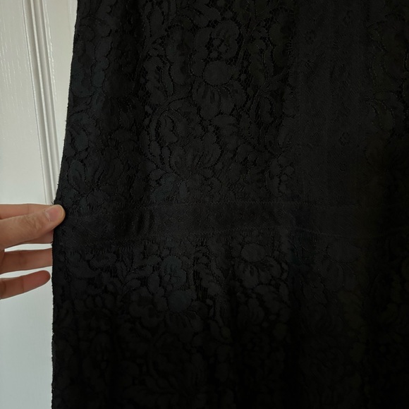 Club Monaco | Sleeveless Lace V-Neck Dress - Size 8 - Picture 14 of 14